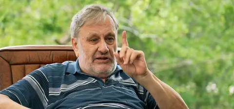 Slavoj Zizek studio H25 cut 3.00 02 01 20.Still003