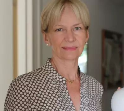 Photo of Isabel Hilton