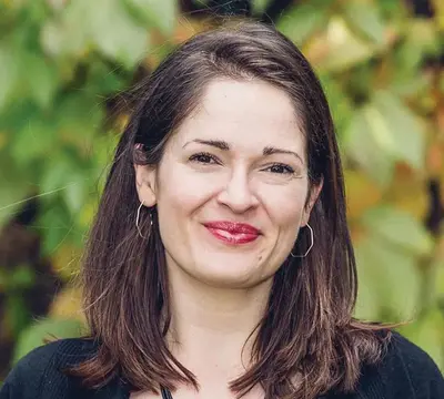 Photo of Elizabeth Oldfield